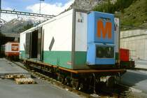 MGB exBVZ - Sbk 2752 am 23.05.1997 in Zermatt - Containertragwagen 4-achsig mit 1 offenen Plattform fr Migros-Container - Baujahr 1956 - ACMV583/SIG - Gewicht 9,50t - Ladegewicht: 15,00t - LP 12,90m - zulssige Geschwindigkeit km/h 75 - 4=28.06.1994 - Lebenslauf: ex BVZ O3 182 - 1959 O3 2802 - 1959 O3 2752 - 1973 Sbk 2752 - 2003 MGB Sbk 2752
