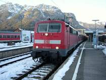 111 046-9 steht mit ihrer RegionalBahn nach Mittwenwald, steht in Garmisch-PArtenkirchen! 29.12.07