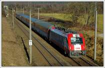 EC 101  Joze Plecnik  von Prag (Praha hl.n.) nach Laibach (Ljubljana) am 13.12.2007 in Stbing aufgenommen. Leider habe ich die Fotostelle falsch eingeschtzt. Ich war der Meinung, der ganze Zug wre dort schn im Licht, wie man sieht war das aber nicht der Fall. 1216 226 wird bringens in Krze in das TS Werk Linz kommen, und das EM-Tschechiendesign bekommen. 