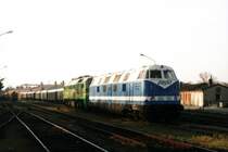 V180.001 (ehemalige DB 228 168) und V200.009 (ehemalige DB 220 509-4) der Eisenbahn Betriebs Gesellschaft Oberelbe in Lengerich (TWE) am 23-4-2001. Bild und scan: Date Jan de Vries. 