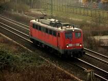 Einsam und alleine ist die 140 830-1 auf der Nokia-Bahn bei Herne-Eickel unterwegs