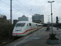ICE 2  Meiningen ,TK 402 020-2 von Berlin Ostbahnhof nach
Dsseldorf bei der Ausfahrt aus Essen Hbf.,Gleis 1 (04.01.2008)