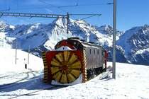 Xrot d 9213 am 31.01.1998 in Alp Grm - Bernina-Dampfschneeschleuder selbstfahrend - Baujahr 1911 - SLM - Dienstgewicht 63,5t - LP 13,67 - V 35Km/h - Schleudern bis 12 km/h - 1=21.01.1991 - Lebenslauf: ex Berninabahn G 2 3/3 1051 - 1943 RhB X rot d 13 - 1954 X rot d 9213.
