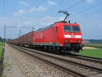 Die BR 185129-4 der DB in der Schweiz bei Waltenschwil Richung S�den am 07.08.04  