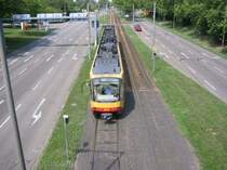 Zweisystem-Stadtbahn des KVV im Karlsruher Stadtteil M�hlburg am 25.07.2004. Der Zug der Linie S 5 kommt aus W�rth am Rhein, f�hrt weiter in Richtung Karlsruhe Innenstadt und dann nach S�llingen.
