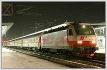 Schenkte man den Ger�chten Glauben, sollte man ab 7.1.2008 keine 1014 in �sterreich mehr vor Planz�gen antreffen. Am Abend des 6.1.2008 machte ich mich daher auf den Weg nach Wien Meidling, um 1014 011 (einzige Maschine mit Werbung f�r die Rail Cargo Austria – RCA) bei der R�ckfahrt von M�rzzuschlag nach Bratislava mit dem Erlebniszug Wiener Alpen (EZ 1838) zu fotografieren. Die Ger�chte bewahrheiteten sich �brigens nicht. Noch ist die Reihe 1014 planm��ig vor Z�gen nach Ungarn und in die Slowakei anzutreffen.