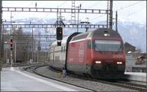 Re 460 108-4 f�hrt mit einem IC aus Chur in Sargans ein. (07.01.2008)