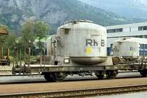 RhB - Ucek 8054 am 03.10.1990 in Untervaz - Zementsilowagen 2-achsig mit 1 offenen Plattform - Baujahr 1955 - FC/MBA - Gewicht 7,70t - Zuladung 14,60t - L�P 7,75m - zul�ssige Geschwindigkeit 65 km/h - �3=07.07.1981 �1=04.04.1984 - ohne RhB-Logo - Lebenslauf: ex OB1 8054 - 1969 Ucek 8054 - 2004 Uc 8054 - 01/2006 Abbruch.
