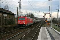 Nach der Arbeit dann das Vergn�gen. 185 267 durchf�hrt mit dem 60783, von Millingen nach Luha BASF, den Bahnhof Kreuztal Richtung S�den. (11.01.2008)