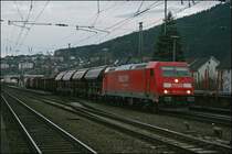185 273 f�hrt mit ihrem Abendlichen G�terzug, von Finnentrop nach Schwerte (Ruhr), in Plettenberg ein um weitere Waggons anzukuppeln. (11.01.08)