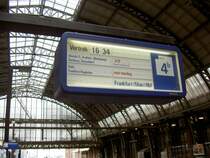 Zugzielanzeige in Amsterdam Centraal f�r einen ICE nach FFM am 23. Juli 2007.