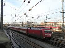 101 001 bringt den aus CD-Wagen bestehenden EC 177 Berlin - Wien nach Dresden Hbf.; 10.01.2008
