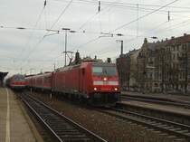 Die 146 245 mit Modus Wagen am 29.12.2007 bei der Ausfahrt in F�rth. 