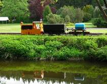 Ferienlandeisenbahn Crispendorf: Lok EA22-01 mit 2 G�terloren