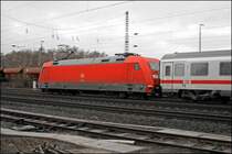 101 009 schiebt den InterCity 2116, von Stuttgart Hbf bis Hamm (Westf). Von dort zieht sie den Zug weiter bis Stralsund. (05.01.08)