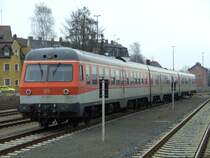 die letzte Kieselgraue/orange 614er garnitur, bestehend aus 614 005 + 914 003 + 614 006 ist �bers Wochenende in Weiden abgestellt. (12.01.2008)