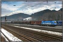 Werbe Taurus 1016 023 Kyoto f�hrt mit einem G�terzug in den Bahnhof Knittelfeld ein.
12.1.2008