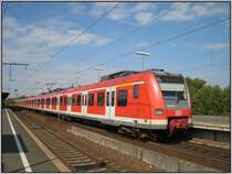 Eine S-Bahn mit 423 540 f�hrt aus dem Bahnhof K�ln Messe/deutz. Die Aufnahme stammt vom 16.09.2007.