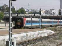 IC3-Zug 7025 als Expresszug Be'ErSheva - Nahariya am 12.02,2007 bei der Einfahrt in Tel Aviv Merkaz. �ber die H�lfte seines Weges, der l�ngsten m�glichen Bahnverbindung im Israelischen Netz hat der Zug auf seiner Fahrt nach Norden geschafft. In knapp 2 Std. wird er die Endstation nahe der Libanesischen Grenze erreicht haben.

