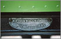 Die Plakette am gr�nen Wagen verr�t das stolze Alter des Wagens, hergestellt in einer Zeit als das K+K noch seine G�ltigkeit hatte. (Archiv 05/91)