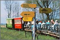 Wanderwegweiser beim Zoll Kriessern geben die Richtung an. (Archiv 05/91)