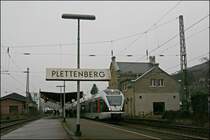 ET 23003 wartet in Plettenberg als ABR 99618, von Essen Hbf nach Siegen auf die Weiterfahrt.