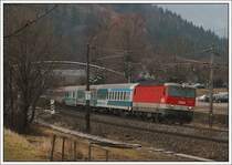 Nicht wirklich fotogen ist in Folge von Bauarbeiten die Haltestelle St�bing. U.a. wurde dort die Weiche f�r das einzige Anschlussgleis entfernt. Am Foto ist 1044 086 mit dem EC 158  Croatia  von Zagreb Glavni Kolod. nach Wien S�dbahnhof zu sehen. Fotowetter - NAJA