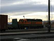 Die BNSF Lok 2348 rangiert auf einem Rangierbahnhof in Phoenix (Arizona). Aufgenommen am 5.1.2008.