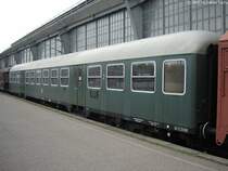 Ein Vorg�nger des Silberlings? Aufnahme am 1. Juli 2007 im Karlsruher Hbf.