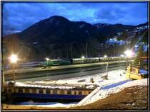 E-Lok 1189.02 ehem. BB� 1100.102 mit Nostalgiesonderzug von Wien nach M�rzzuschlag.Hier steht sie im Bahnhof Semmering und im Vordergrund ist die Denkmallok 5144 001 zu sehen
18.1.2008