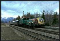E-Lok 1189.02 ehem. BB� 1100.102 mit Nostalgiesonderzug von Wien nach M�rzzuschlag l�sst im Bahnhof Eichberg dem Mozart Taurus 1116 250 die Vorfahrt
18.1.2008