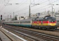 Der Deutschland-Stier am 03.01.08 vor Intercity 67 von M�nchen nach Venezia Santa Lucia in M-Heimeranplatz