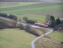 Dieser 628er passiert einen der vielen Bahn�berg�nge auf der Brenzbahn und f�hrt seinem n�chsten Halt in Oberkochen zu. Aufgenommen am 19.Janaur 2008 zwischen K�nigsbronn und Oberkochen.