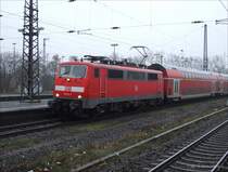Bei totalem Sch... Wetter fuhr 111 111-1 mit ihrem RE in Wanne-Eickel Hbf ein. 20.1.08