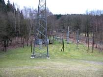 An der Strecke Freiberg-Holzhau findet man diesen Platz, vielleicht ein �bungsplatz f�r die Ausbildung von Oberleitungsmonteuren der DB, 20.01.08