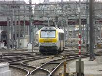Lok 3009, von ihrem Zug befreit, rangiert �ber das Schienenwirrwarr im Bahnhofsgel�nde vom Hauptbahnhof in Luxemburg am 20.01.08.