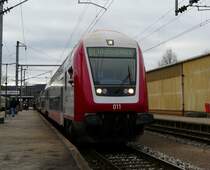 Der Zugf�hrer schaut zum Seitenfenster heraus und wartet auf das Abfahrtsignal des Schaffners am Bahnsteig in Ettelbr�ck zur Weiterfahrt in Richtung Wiltz. 20.01.08