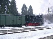 Der Kirstallexpress mit der Pfiffi f�hrt Richtung Benneckenstein aus Drei Annen Hohne aus, 2.2.2008