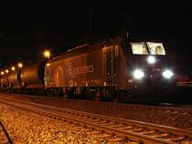 ES 64 F4-011 der CTL bei einem n�chtlich Stopp im Bahnhof Martensdorf. (01.02.08)