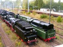03 1010 und 18 201 bei der Lokparade, Oktober 2006 von der Br�cke am Betriebsbahnhof Sch�neweide