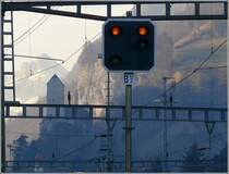 Ausfahrvorsignal mit Schloss Sargans. (29.01.2008)