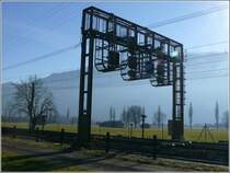 Gleiche Signalbr�cke und die typischen Pappeln im Sarganserland. (29.01.2008)