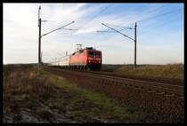 120 101 zieht einen umgeleiteten IC in Richtung Berlin Sch�nefeld, 03.02.08, Nudow