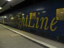 Die gro�e  Citynightline  Schrift an dem Schlafwagen vom CNL40353 von Basel SBB nach Kopenhagen.Am 02.02.08 um 20:56 in Mannheim Hbf.