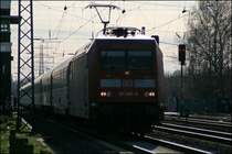 Bei Gegenlicht rasst die 101 047  FEUERWEHR-EXPRESS  mit dem InterCity 2047, von K�ln nach Leipzig, durch Derne Richtung Hamm (Westf). (03.02.2008)
