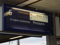 Zugzielanzeiger an Gleis 6 in Saarbr�cken Hbf f�r die RB nach Pirmasens. 31.01.08