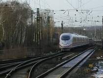 ICE 3 n�hert sich langsam Bochum Hbf.(03.02.2008)