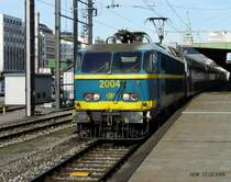 SNCB Lok 2004 steht mit Dostos bereit um in k�rze ihre Fahrt nach Br�ssel in Angriff zu nehmen.  03.02.08 