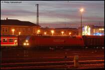 152 152-5 steht am Abend des 25.01.08 mit FZT 56080 nach Stuttgart-Hafen im Aalener Bahnhof.
