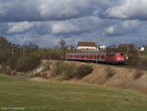 Eine 110er ist mit einer Regionalbahn auf der Fahrt von Donauw�rth nach Aalen. Hier bei Goldsh�fe am 02.Februar 2008.